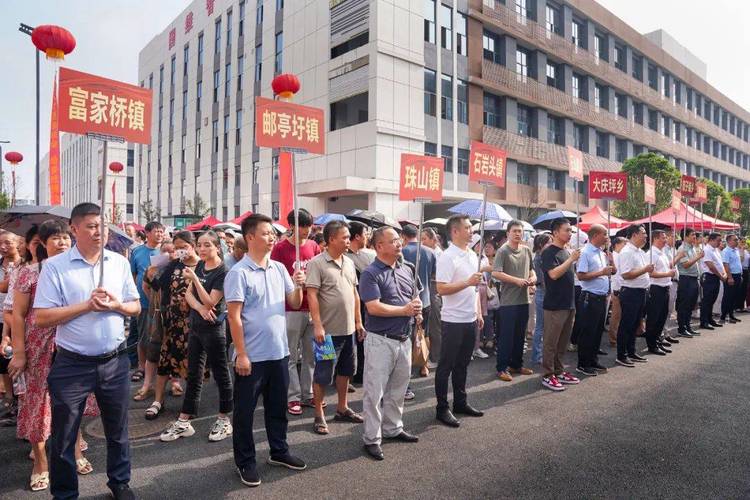 陵水开展“百日千万招聘专项行动”专场招聘会 提供167个岗位