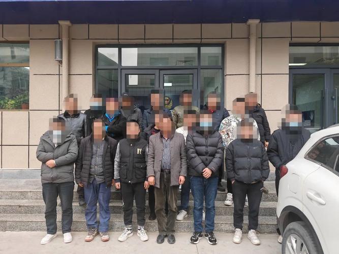聚众“撸饼子”!黑龙江这12人被抓!