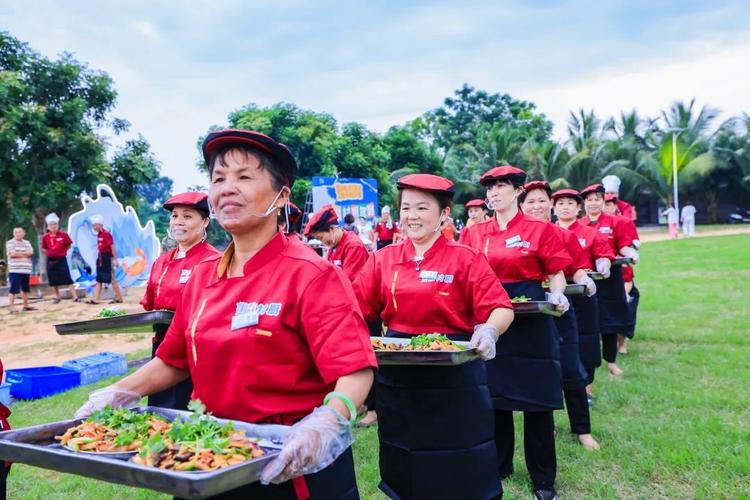 组图丨时隔一年！海南“村VA”铺前站的人气又回来了