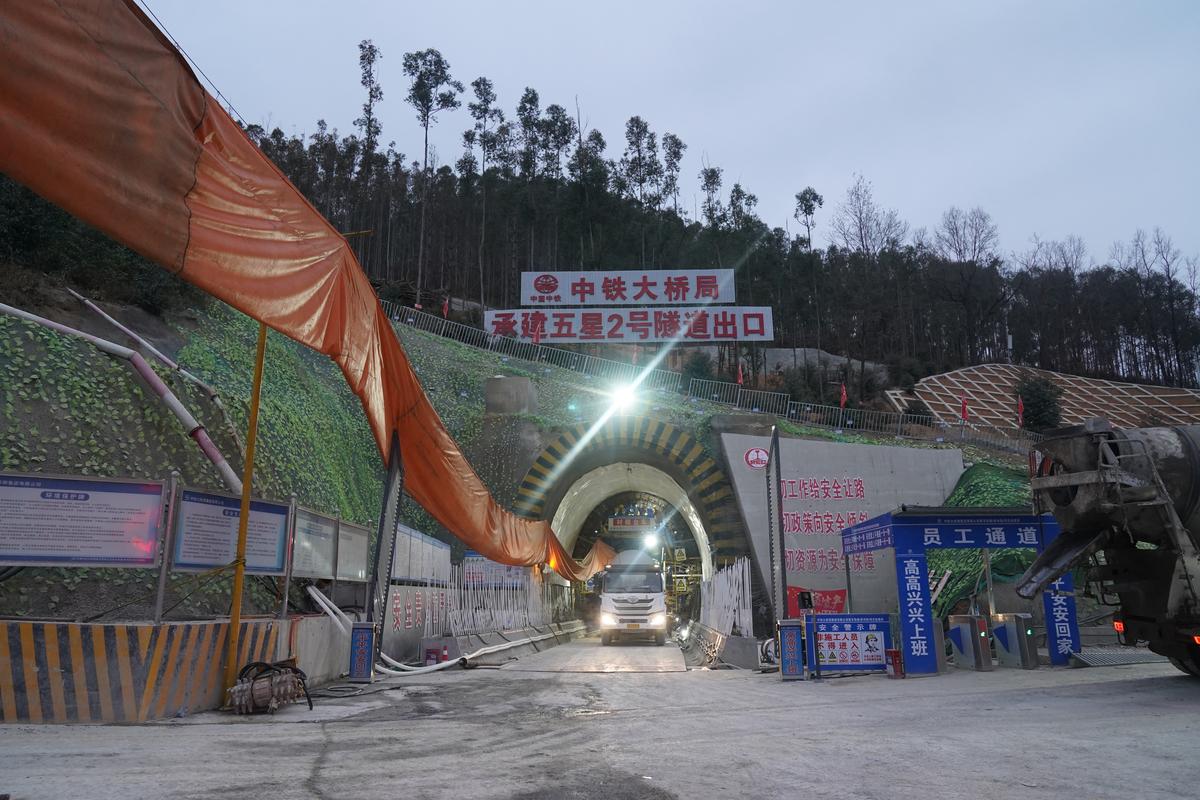 黄桶至广西百色铁路开工建设 将构建贵州北部地区通江达海的便捷大通道