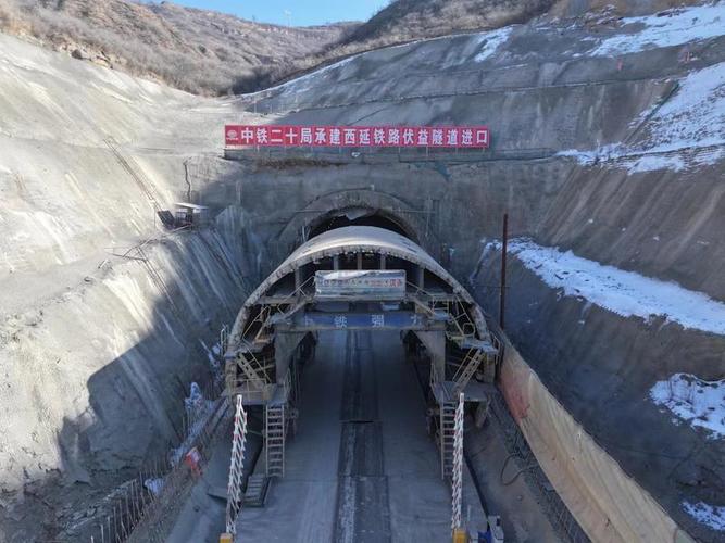 西延高铁伏益隧道顺利贯通 全线预计2025年10月通车