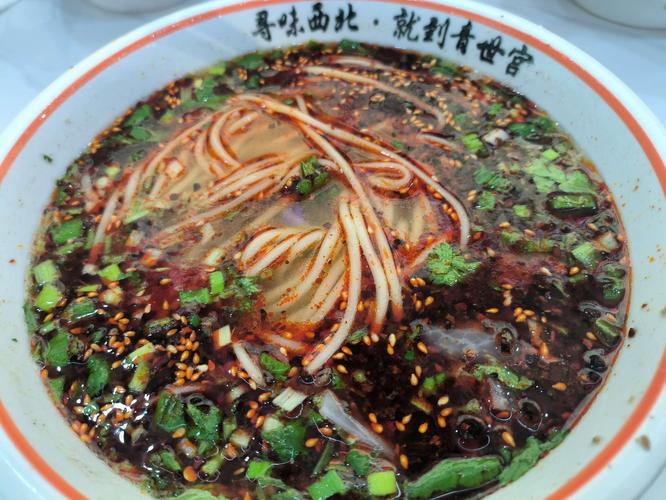 青海“拉面之乡”:一碗面,拉出百亿产业