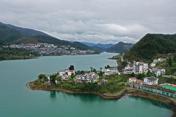 重庆彭水:青山出好“水” 村民幸福“源”