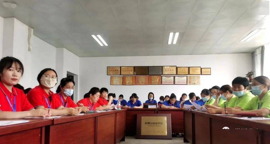 龙华街道:家政能手“比武秀艺”