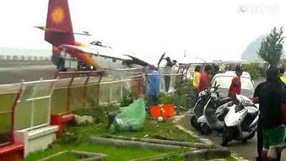 肯尼亚一小飞机冲出跑道 未造成人员伤亡