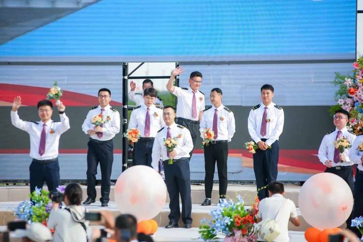 首届全国铁路职工集体婚礼在西安举行
