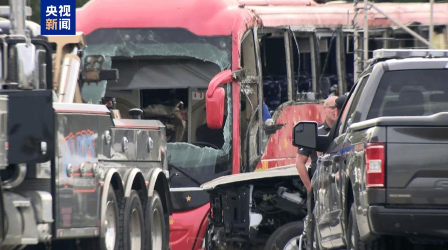 美国密西西比州发生巴士翻车事故致7人死亡