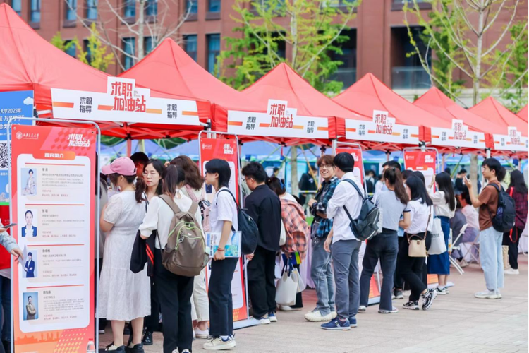 聚焦今秋校园招聘季 全国高校规模最大双选会在西安交大举办
