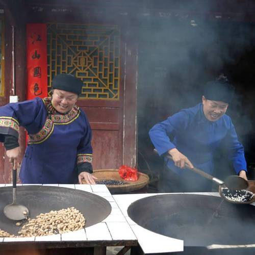 湘西小伙“守护”乡村 网络走红凸显传统文化价值