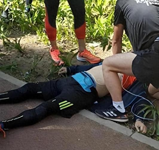 男子在小区健身器材锻炼意外去世,他的方法你可能也在用!专家紧急提醒