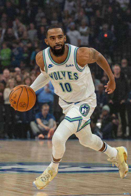Woj：中锋加尔扎将以两年合同续约森林狼