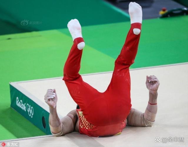 (巴黎奥运)中国体操男团惜败日本摘银