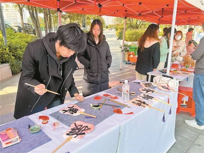深港居民互相串门 共迎新春