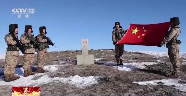 顶风踏雪 边防官兵巡逻55号界碑