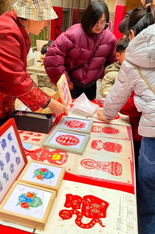 逛大集、赏非遗、品美食 浓浓年味迎新春