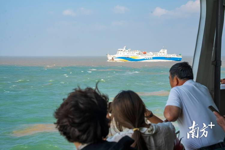 琼州海峡出现较为严重的拥堵 粤交通厅呼吁旅客错峰出行