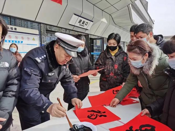 西安迎大范围雨雪 高速交警保障春运往返机场平安路