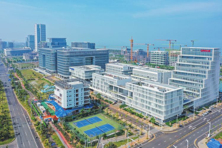 “浪花”式新布局营造亲切服务氛围 海口江东新区政务服务中心全面升级