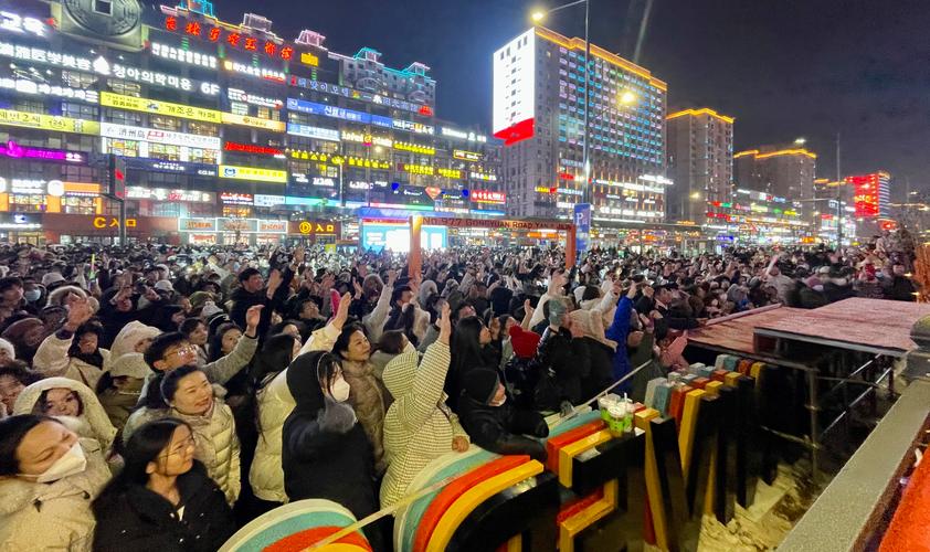 音乐与激情点燃冬夜 各地游客在吉林延边共享欢乐