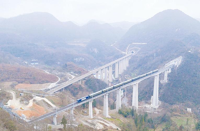 隆黄铁路四川叙永至贵州毕节段通车 四川再添南向出川铁路大通道