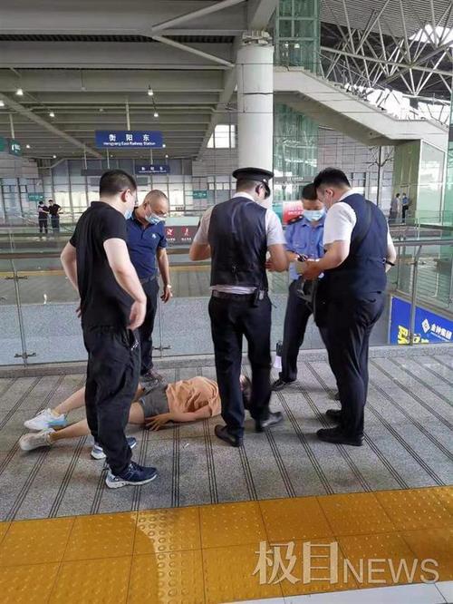 真是“醉了”！一旅客饮酒过量在海口东站晕倒被及时送医