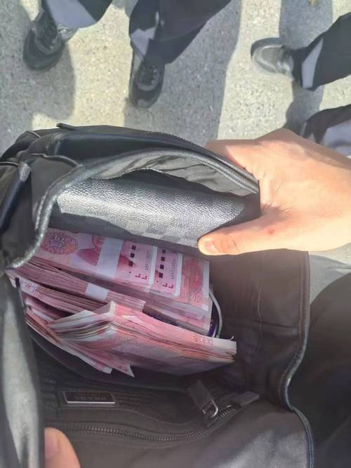 看到132万元现金，民警“怒”了！