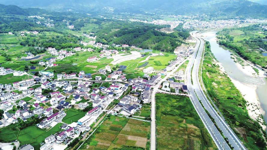 池州:已建成和美乡村省级中心村454个